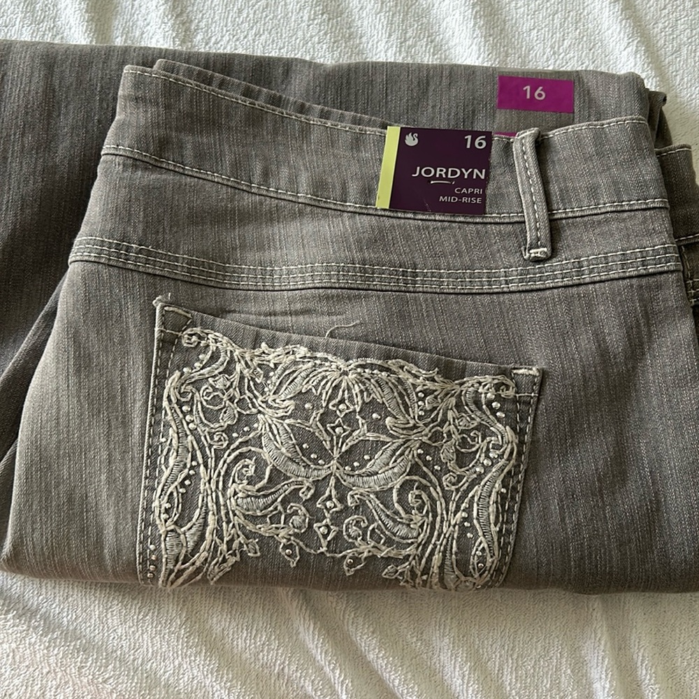 Gloria Vanderbilt Capris